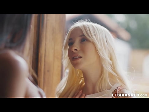 ❤️ Дівчина приходить додому через кілька місяців і в кінцевому підсумку їсть кицьку своєї мачухи Красиве порно у нас ☑